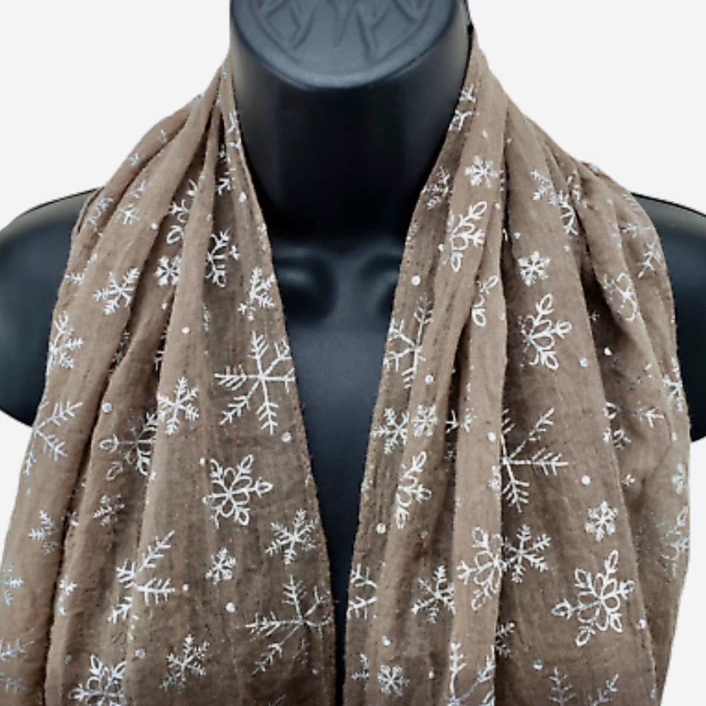 Lavello Snowflake Splendor Scarf Set - Picture 8 of 8
